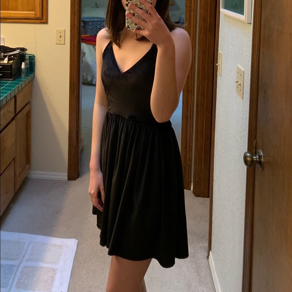 🌸 Forever 21 Black Velvet Dress